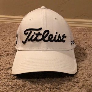 Titleist Pro V1 fitted golf hat. Size M/L.
